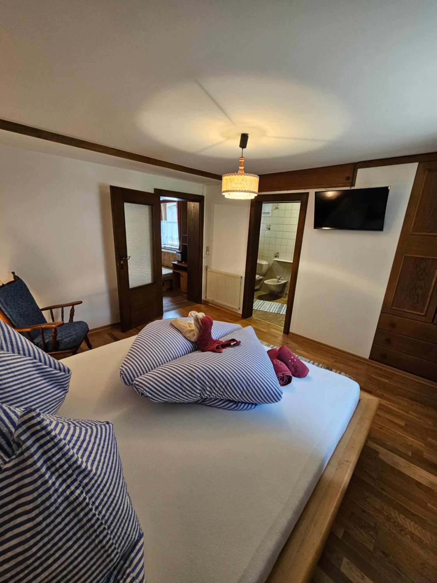 Henry's Sweet Apartment *