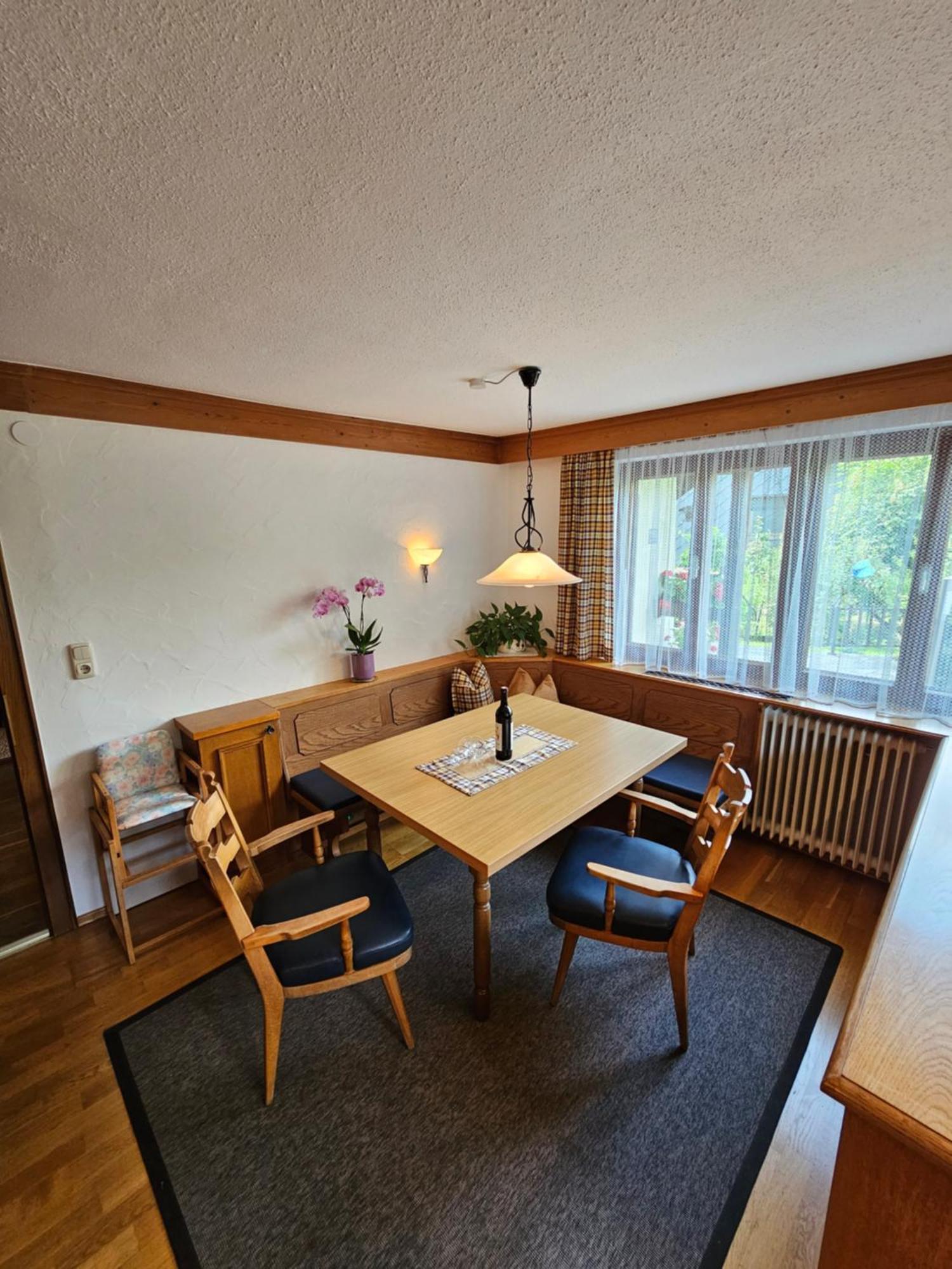 Henry's Sweet Apartment *