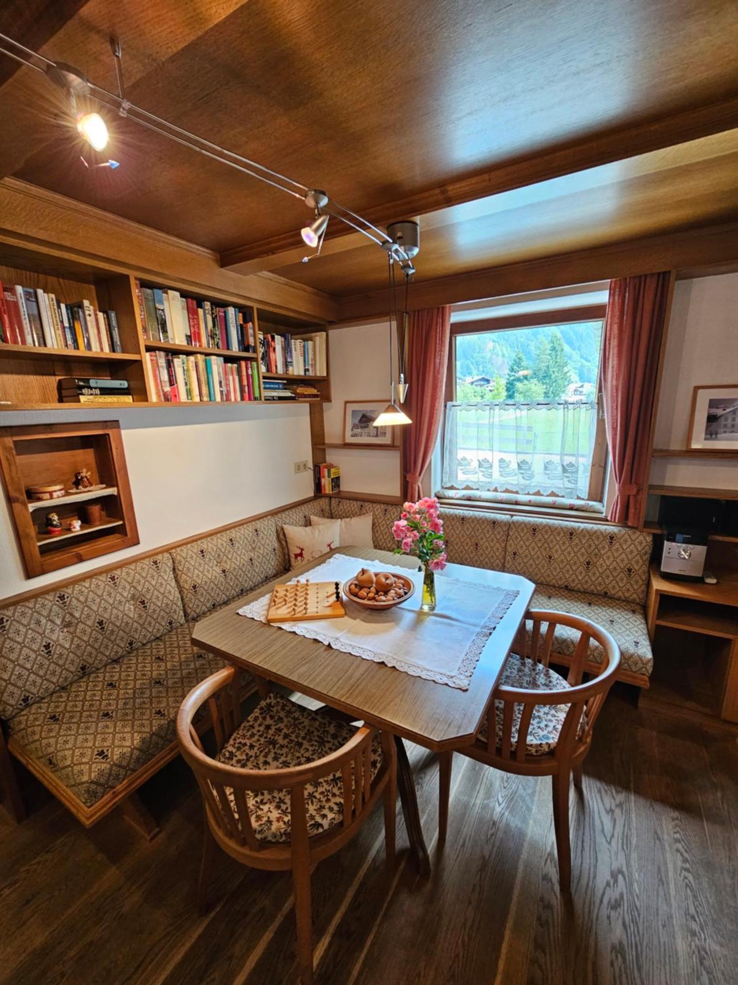 Henry's Sweet Apartment *